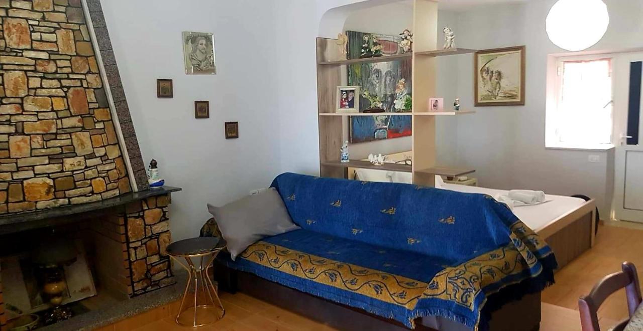 Aira Apartment Himare Luaran gambar